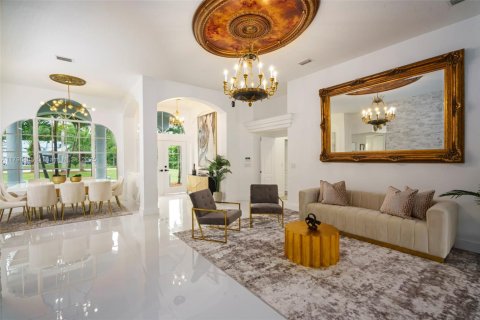 House in West Palm Beach, Florida 8 bedrooms, 338.07 sq.m. № 1861440 - photo 4