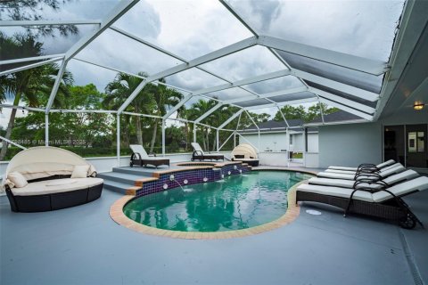 House in West Palm Beach, Florida 8 bedrooms, 338.07 sq.m. № 1861440 - photo 11