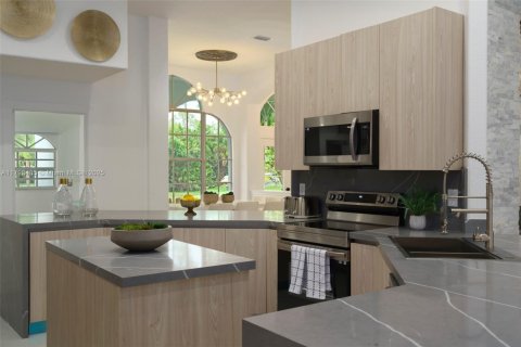 House in West Palm Beach, Florida 8 bedrooms, 338.07 sq.m. № 1861440 - photo 26