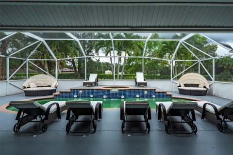 House in West Palm Beach, Florida 8 bedrooms, 338.07 sq.m. № 1861440 - photo 10