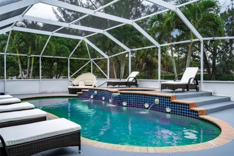 House in West Palm Beach, Florida 8 bedrooms, 338.07 sq.m. № 1861440 - photo 14