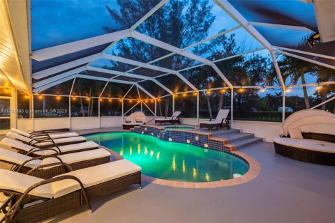 House in West Palm Beach, Florida 8 bedrooms, 338.07 sq.m. № 1861440 - photo 6