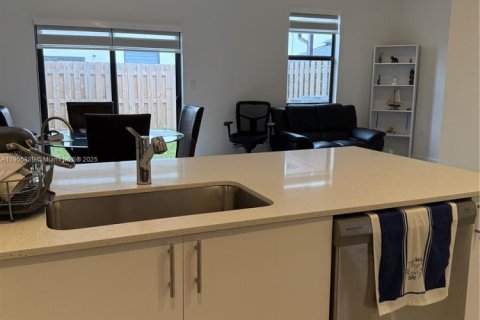 Touwnhouse à louer à Miami, Floride: 3 chambres, 157.47 m2 № 1956808 - photo 3