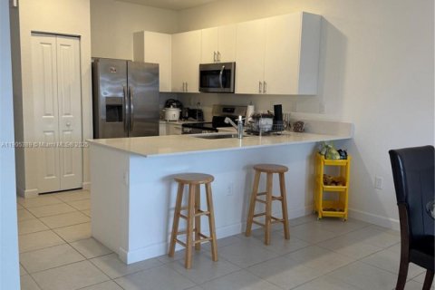 Touwnhouse à louer à Miami, Floride: 3 chambres, 157.47 m2 № 1956808 - photo 4