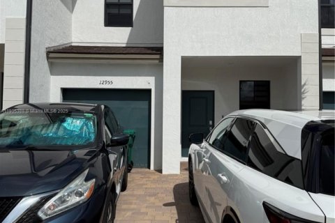 Touwnhouse à louer à Miami, Floride: 3 chambres, 157.47 m2 № 1956808 - photo 1