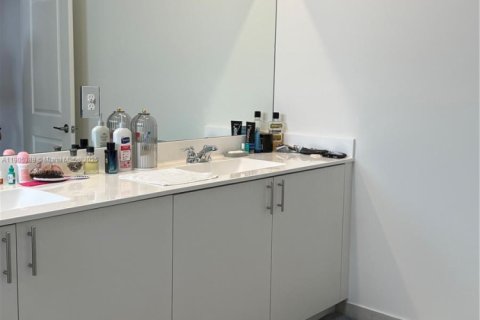 Touwnhouse à louer à Miami, Floride: 3 chambres, 157.47 m2 № 1956808 - photo 14