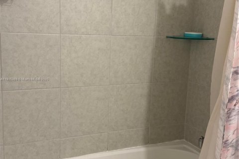 Touwnhouse à louer à Miami, Floride: 3 chambres, 157.47 m2 № 1956808 - photo 22