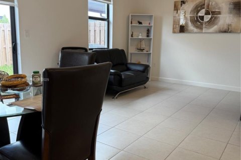 Touwnhouse à louer à Miami, Floride: 3 chambres, 157.47 m2 № 1956808 - photo 8