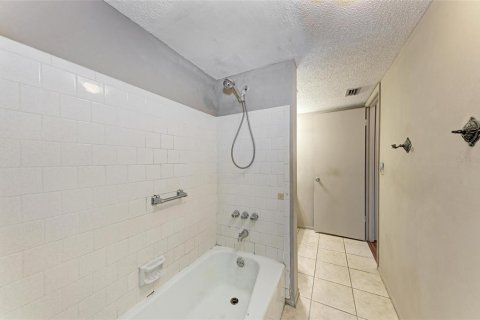 Condo in Bradenton, Florida, 2 bedrooms  № 1876660 - photo 13