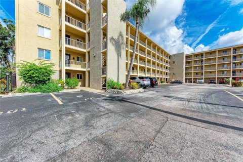 Condo in Bradenton, Florida, 2 bedrooms  № 1876660 - photo 1