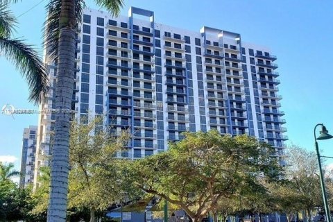 Купить кондоминиум в Дорал, Флорида 3 спальни, 128.11м2, № 1730102 - фото 1