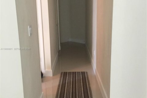 Condo in Miami, Florida, 2 bedrooms  № 2060951 - photo 11