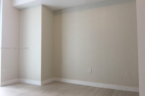 Condo in Miami, Florida, 2 bedrooms  № 2060951 - photo 4