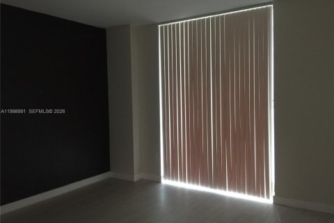 Condo in Miami, Florida, 2 bedrooms  № 2060951 - photo 16
