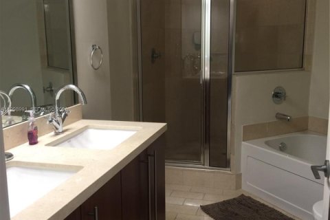Condo in Miami, Florida, 2 bedrooms  № 2060951 - photo 18