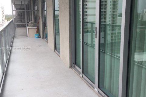 Condo in Miami, Florida, 2 bedrooms  № 2060951 - photo 6