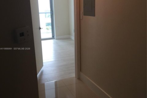 Condo in Miami, Florida, 2 bedrooms  № 2060951 - photo 3