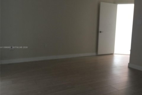 Condo in Miami, Florida, 2 bedrooms  № 2060951 - photo 14