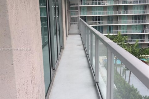 Condo in Miami, Florida, 2 bedrooms  № 2060951 - photo 7