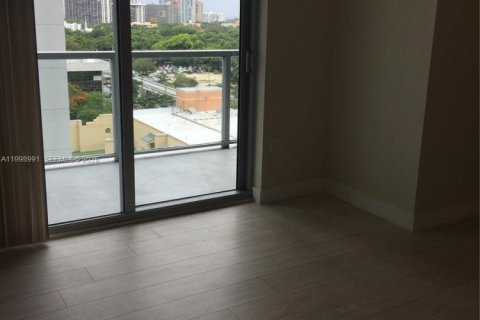 Condo in Miami, Florida, 2 bedrooms  № 2060951 - photo 5