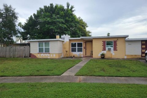 House in Saint Petersburg, Florida 2 bedrooms, 84.73 sq.m. № 2289739