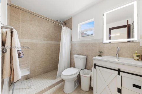 Villa ou maison à vendre à Miami, Floride: 4 chambres, 218.78 m2 № 2008862 - photo 14