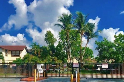 Villa ou maison à vendre à Miami, Floride: 4 chambres, 218.78 m2 № 2008862 - photo 2