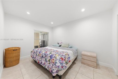 Villa ou maison à vendre à Miami, Floride: 4 chambres, 218.78 m2 № 2008862 - photo 12