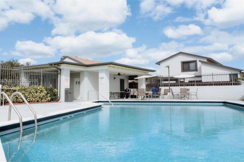 Villa ou maison à vendre à Miami, Floride: 4 chambres, 218.78 m2 № 2008862 - photo 18