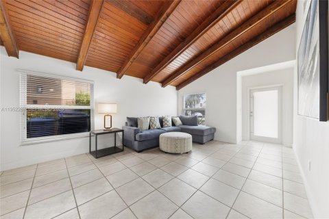 Villa ou maison à vendre à Miami, Floride: 4 chambres, 218.78 m2 № 2008862 - photo 4