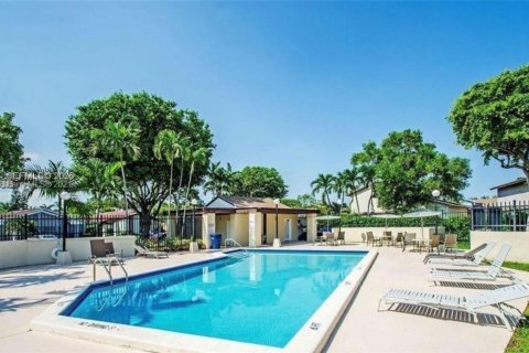 Villa ou maison à vendre à Miami, Floride: 4 chambres, 218.78 m2 № 2008862 - photo 19