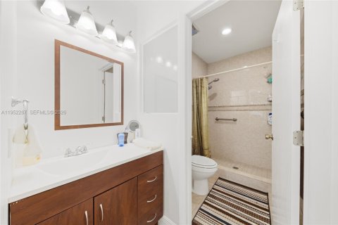 Villa ou maison à vendre à Miami, Floride: 4 chambres, 218.78 m2 № 2008862 - photo 10
