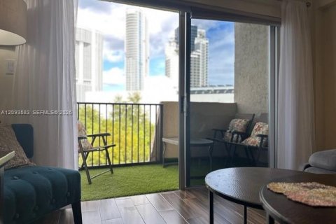 Copropriété à louer à Sunny Isles Beach, Floride: 1 chambre, 71.53 m2 № 2387858 - photo 4