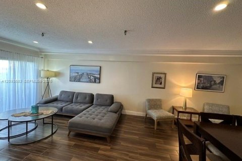 Copropriété à louer à Sunny Isles Beach, Floride: 1 chambre, 71.53 m2 № 2387858 - photo 2