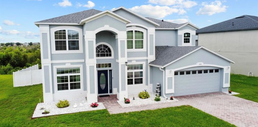 House in Clermont, Florida 5 bedrooms, 235.88 sq.m. № 1823019