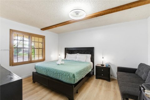 House in Sunrise, Florida 4 bedrooms № 2070450 - photo 22