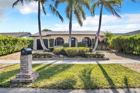 House in Sunrise, Florida 4 bedrooms № 2070450 - photo 3