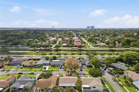House in Sunrise, Florida 4 bedrooms № 2070450 - photo 6
