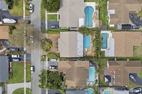 House in Sunrise, Florida 4 bedrooms № 2070450 - photo 5