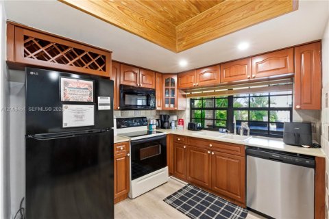 House in Sunrise, Florida 4 bedrooms № 2070450 - photo 15