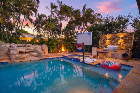House in Sunrise, Florida 4 bedrooms № 2070450 - photo 8