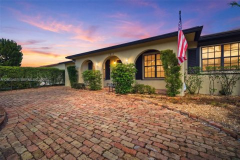 House in Sunrise, Florida 4 bedrooms № 2070450 - photo 2
