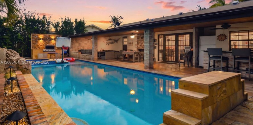 House in Sunrise, Florida 4 bedrooms № 2070450