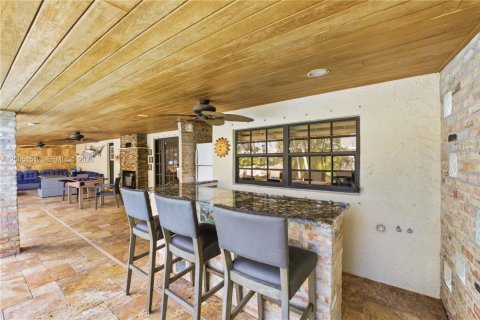 House in Sunrise, Florida 4 bedrooms № 2070450 - photo 9