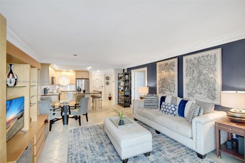 Condominio en alquiler en Fort Lauderdale, Florida, 1 dormitorio, 76.09 m2 № 1883790 - foto 11