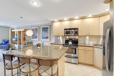 Condominio en alquiler en Fort Lauderdale, Florida, 1 dormitorio, 76.09 m2 № 1883790 - foto 12