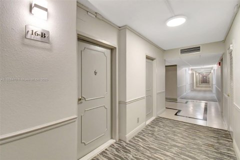 Condominio en alquiler en Fort Lauderdale, Florida, 1 dormitorio, 76.09 m2 № 1883790 - foto 3