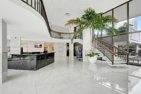 Condominio en alquiler en Fort Lauderdale, Florida, 1 dormitorio, 76.09 m2 № 1883790 - foto 1
