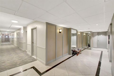 Condominio en alquiler en Fort Lauderdale, Florida, 1 dormitorio, 76.09 m2 № 1883790 - foto 4