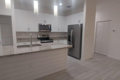 House in Ave Maria, Florida 3 bedrooms, 141.68 sq.m. № 2387922 - photo 12
